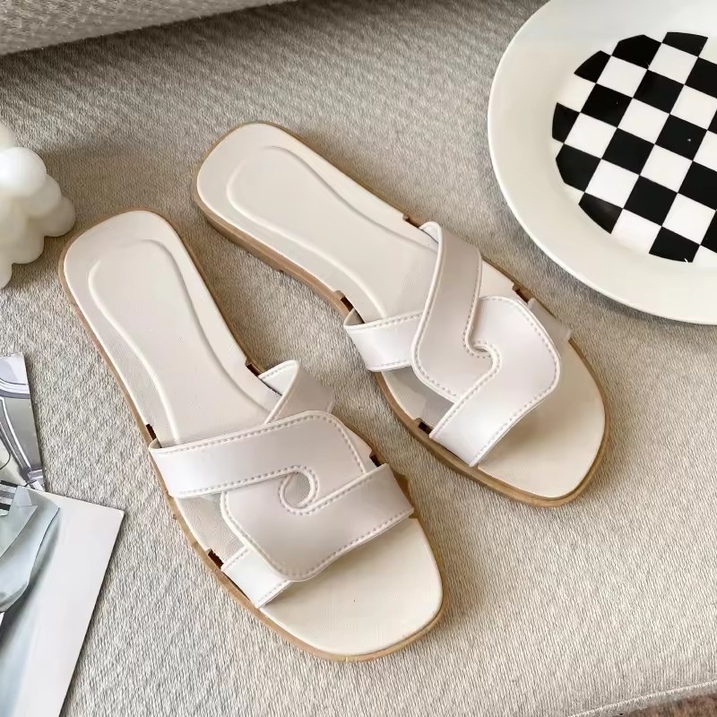 Hot Selling Women's Flat Sandals New Fashion Cross-Strap Slippers With Bow Head Plus Size Outdoor Slippers